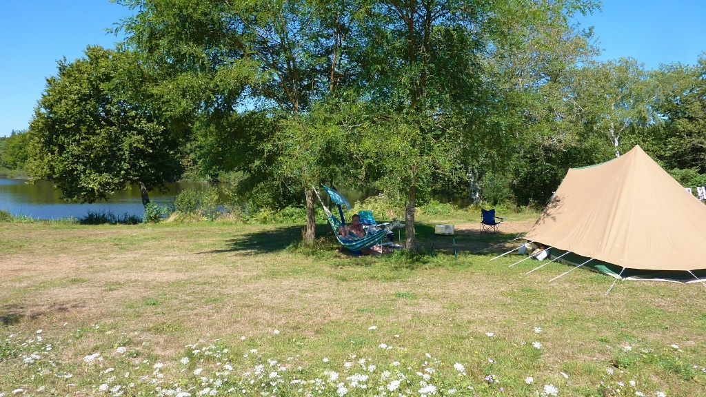 View across the field at etang 9
