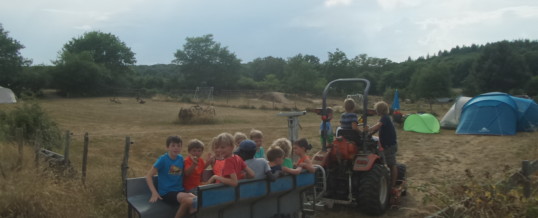 Mee met de tractor